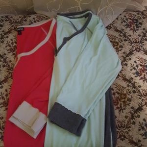 Set of 2 3/4 length sleeved shirts.